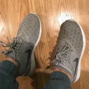 Juvenate Gray Nike’s , Size 7